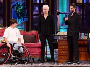 Martín de la Puente lleva el tenis inclusivo a La Revuelta junto a John McEnroe